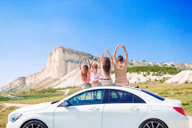 Visitare la Sardegna in auto: cosa vedere e consigli pratici